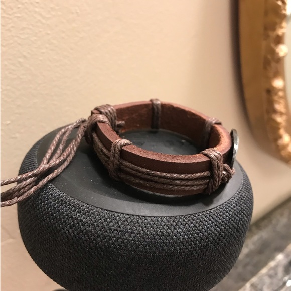 Symbol of freedom Made of cowhide and ropes - Picture 2 of 3